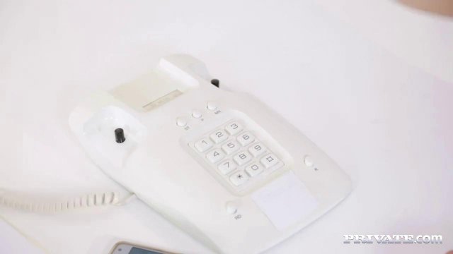 Блондин на боку и раком разминает влагалище стройной медсестры