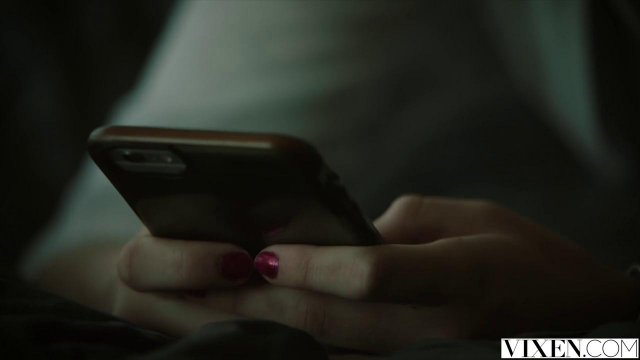 Пловец с трудом вонзил толстый хуец в растянутую ватрушку блондинки