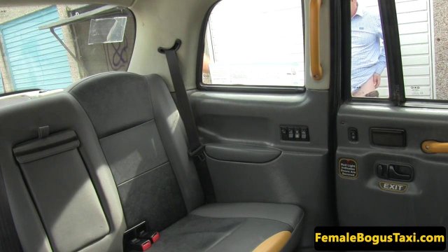 Превью Два друга в машине наяривают хуями в зрелой красивой милфе № 3068