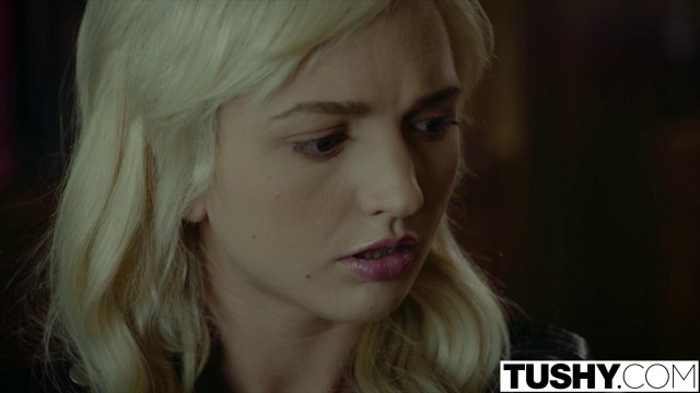 Бизнесмен глубоко обслужил толстым членом мягкую пизденку красотки