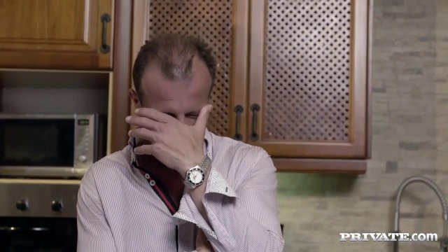 Превью Отец с сыном прямо на кухонном столе выебали служанку во все дырочки № 3437