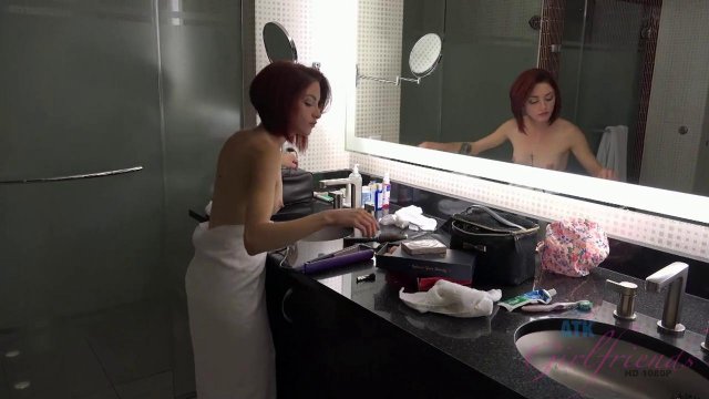 Превью Красотка с волосатой киской подарила мужу рождественский секс № 35060