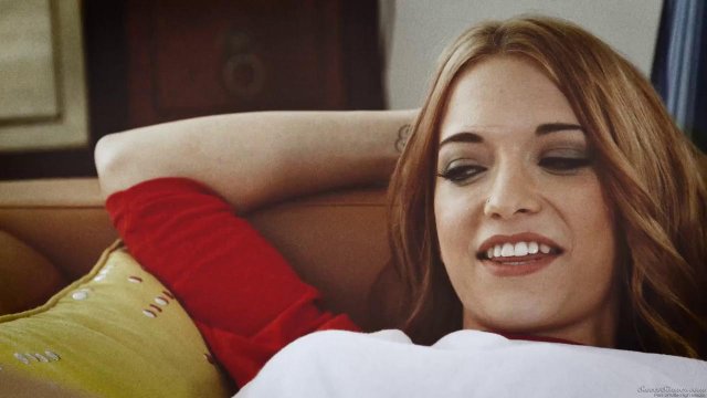 Дерзко раздел свою соседку и оттрахал ее в влажную киску