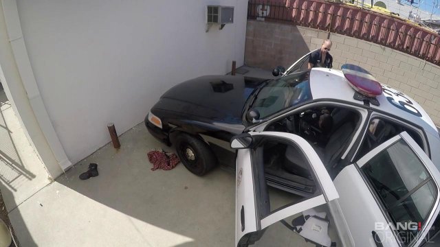 Превью Полицейские оттрахали красивую наркодиллершу и отпустили № 35240