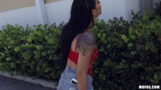 Превью Симпатичная брюнетка трахнулась с незнакомцем за двести баксов № 35341