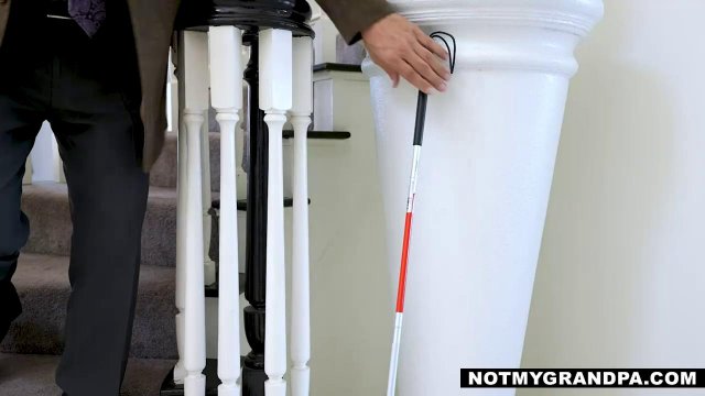 Превью Слепой мужик встретился с любовницей и отымел ее в киску № 38041