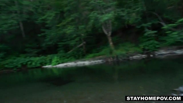 Превью Крашенная в фиолетовый цвет девушка впервые потрахалась на природе № 38060