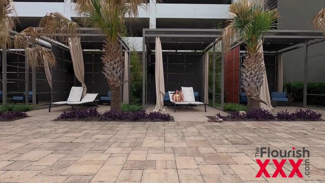 Превью Негр крупным планом дает в рот смазливой брюнетке № 38113