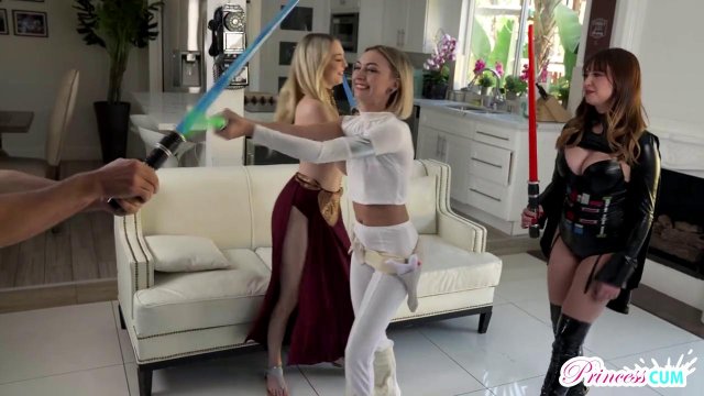 Превью Три девушки насаживаются на хер парня одной из них № 38136