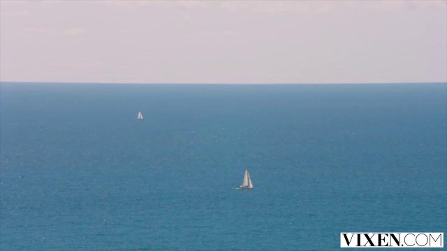 Превью Мужик потрахался с худой любовницей у себя на вилле № 38183